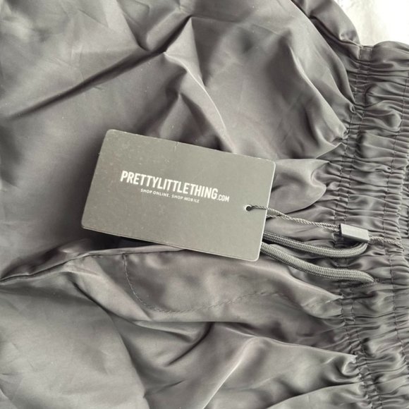 Pretty Little Thing Black Shell Short - Picture 8 of 11